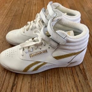 Women’s Reebok Size 6 F/S High Gold